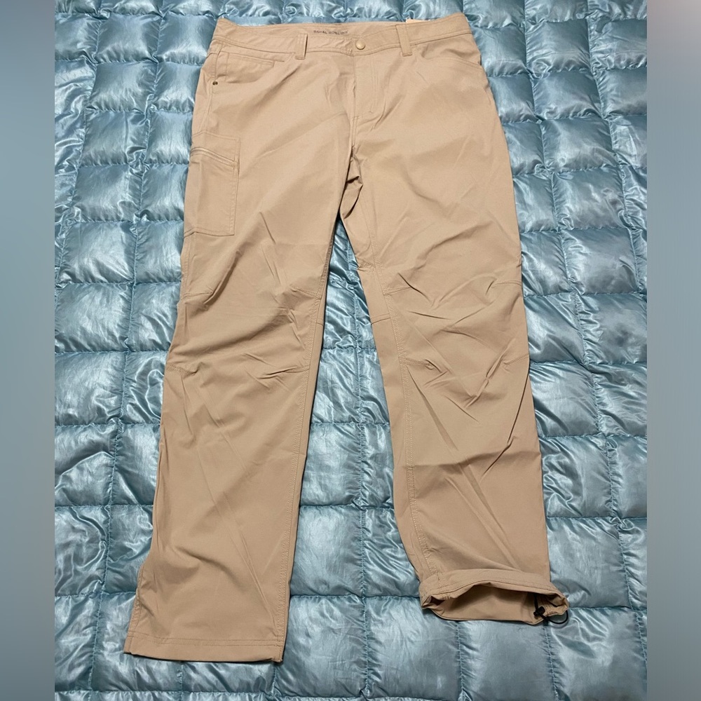 NWT Mens Royal Robbin hiking pants. Sz 38-32. Retail $120.